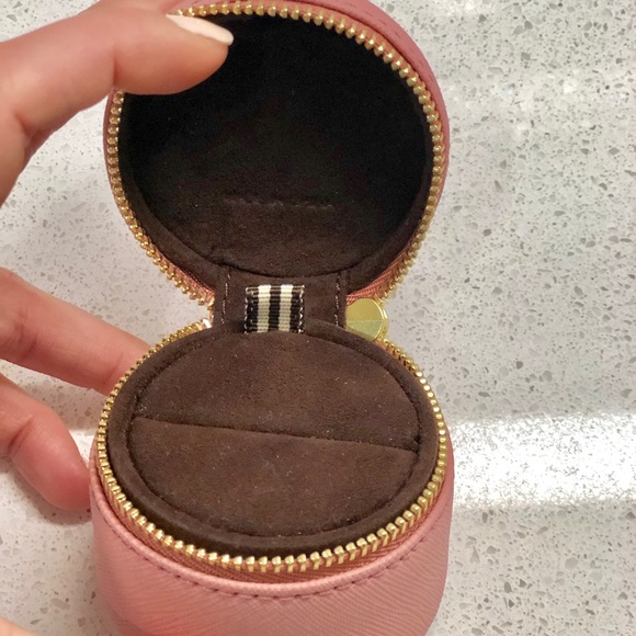 NWOT 🌷🎀💯Henri Bendel Ring Box, Signature Original Dust-bag & Shopping  Bag💕 - Picture 7 of 14